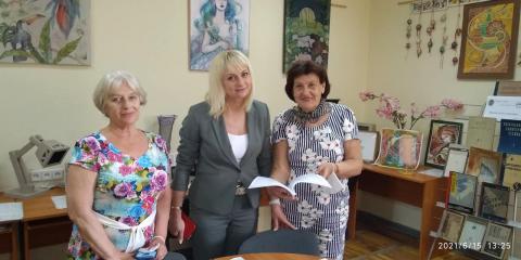 Неофіційна зустріч проректора Бурдейної Наталіїі Борисівни з колективом бібіліотеки