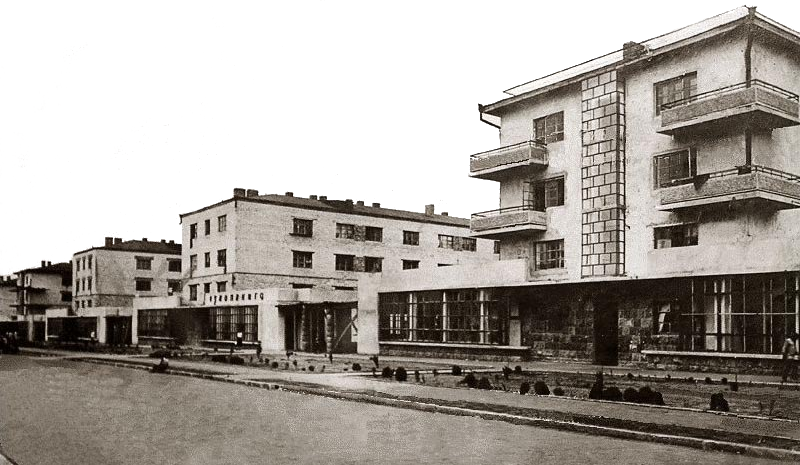 Первые 4-этажные дома нового посёлка для рабочих «Соцгорода». 1935 год